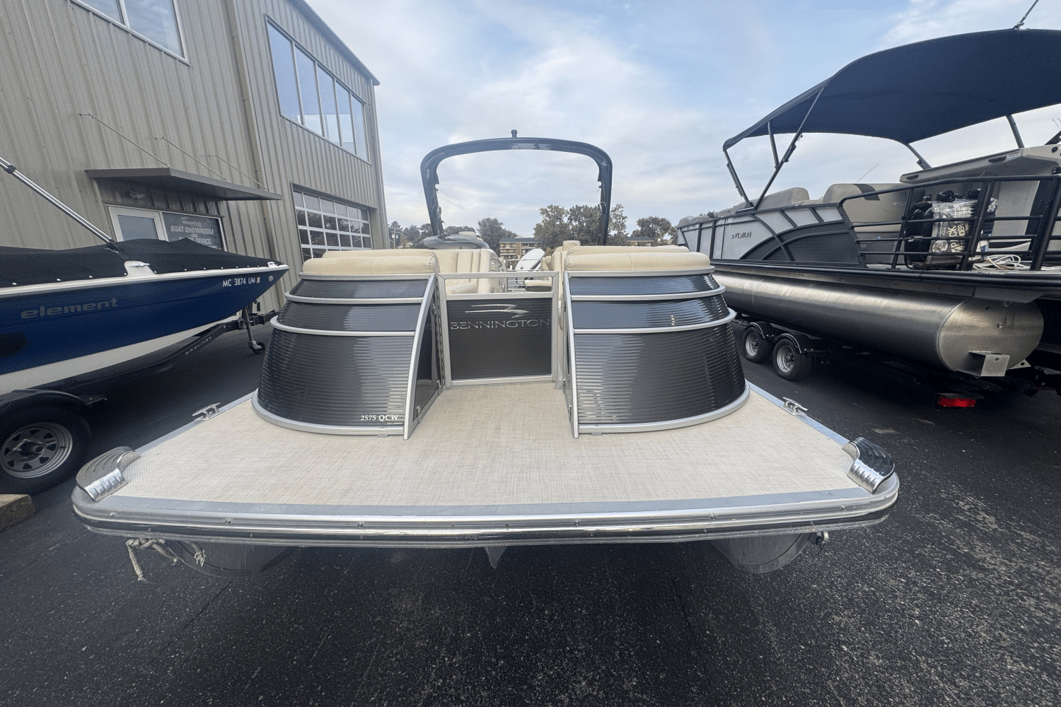 2015 Bennington 2575 QCW Pontoon Boat boat