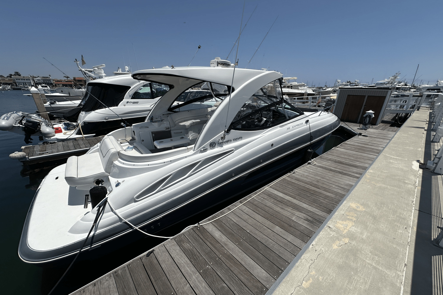 2017 Cruisers Yachts 35 EXPRESS in newport beach CA