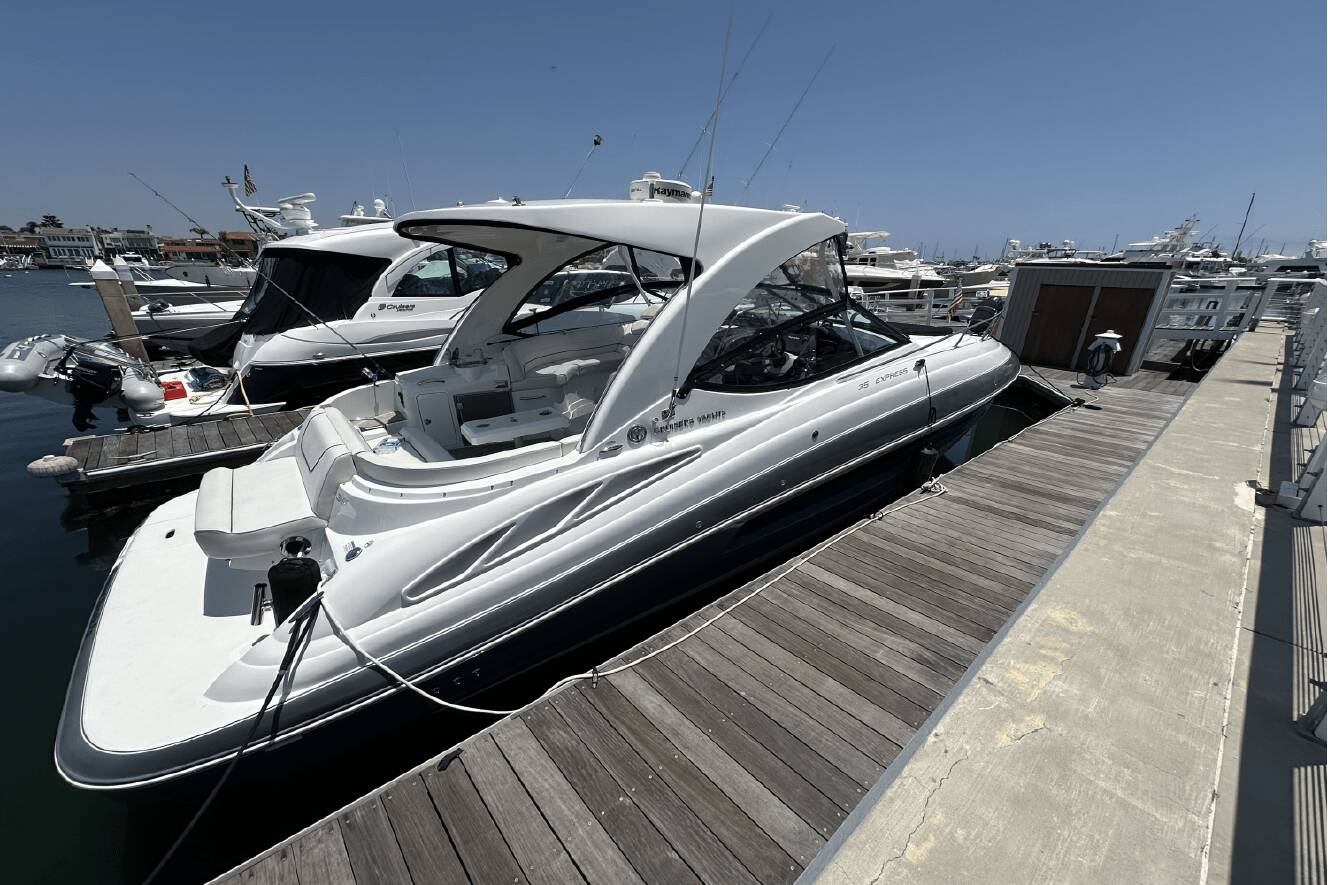 A photo of this 2017 Cruisers Yachts 35 EXPRESS