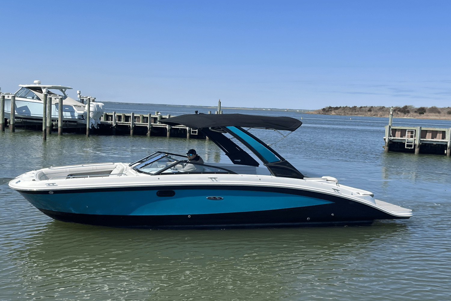 2022 Sea Ray 270SDX Runabout Boat boat