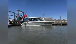 2025 Boston Whaler 330 Vantage Dual Console Boat boat