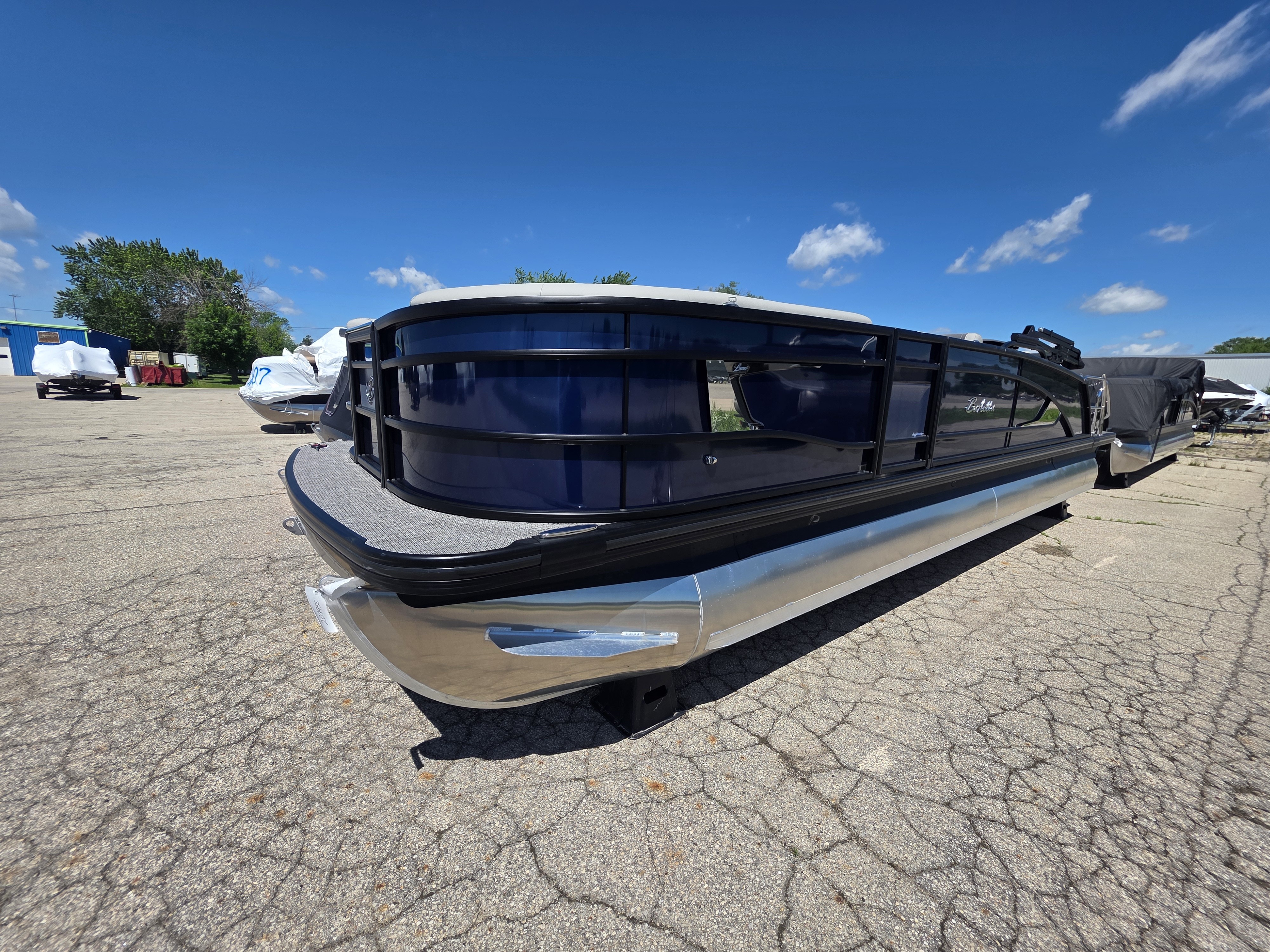 2025 Barletta LUSSO25UE Pontoon Boat boat
