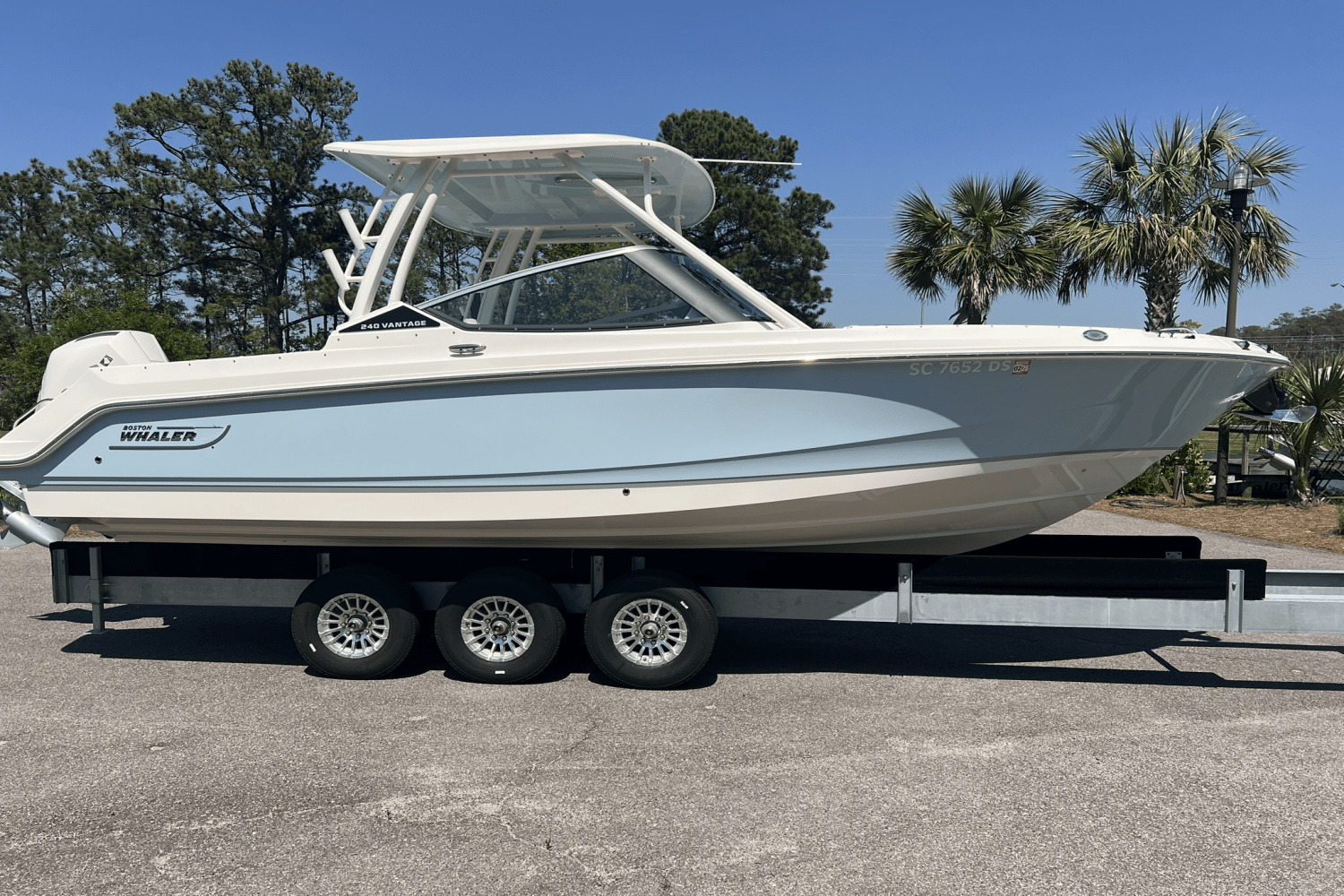 2022 Boston Whaler 240 VANTAGE in charleston SC