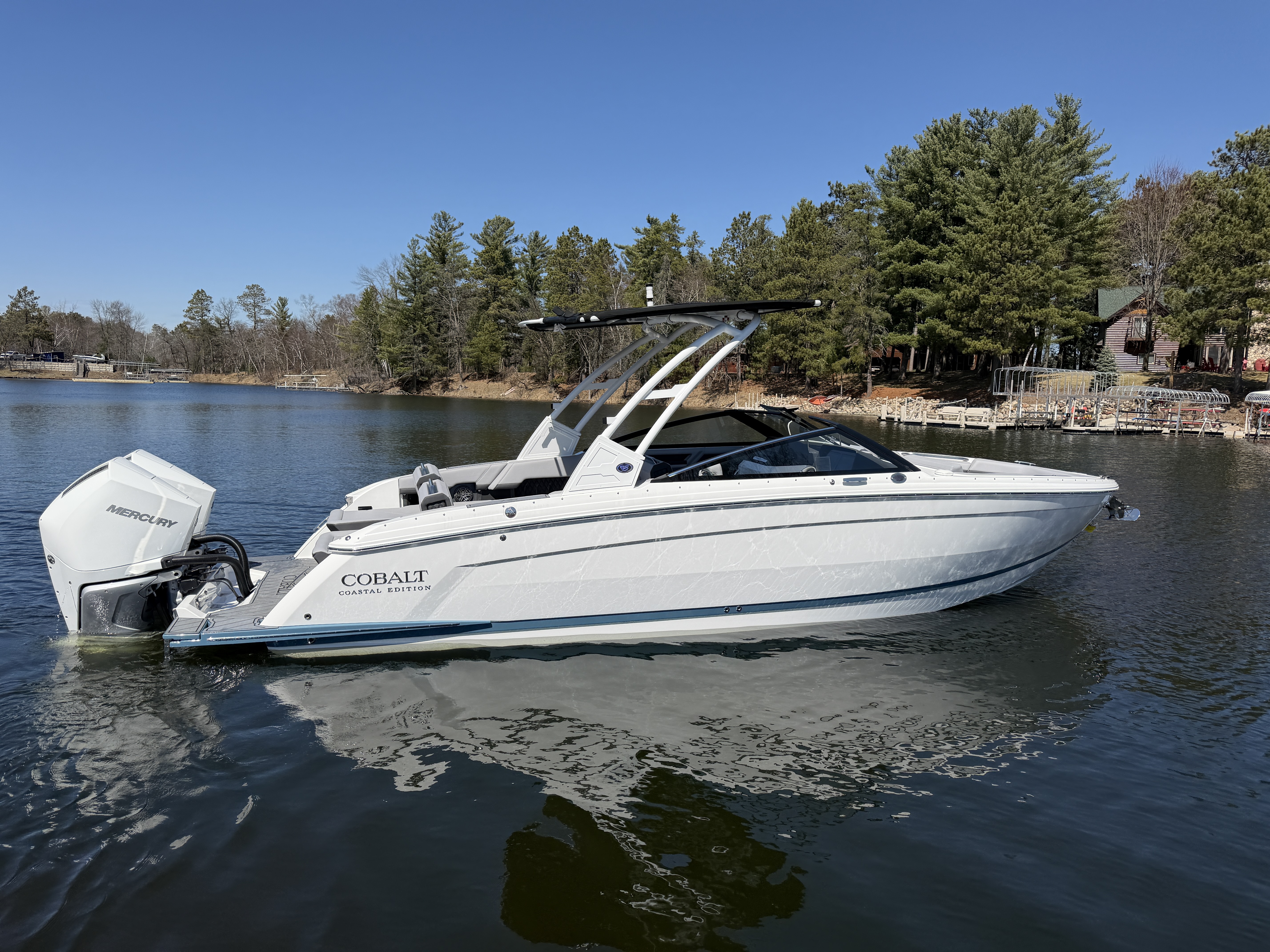 2025 Cobalt R8 Outboard Cruiser Boat boat