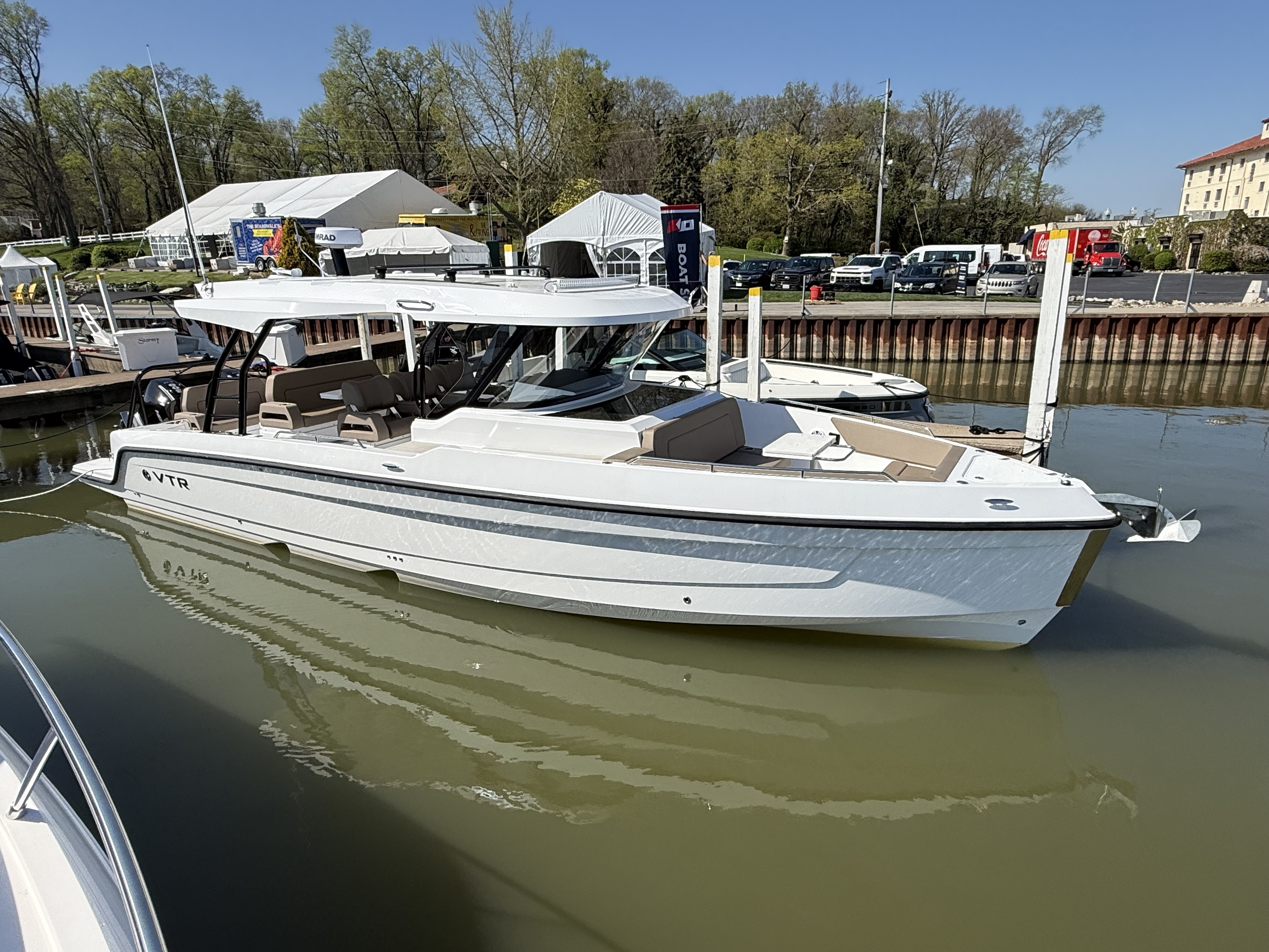 2026 Cruisers Yachts 38 VTR in winthrop harbor IL