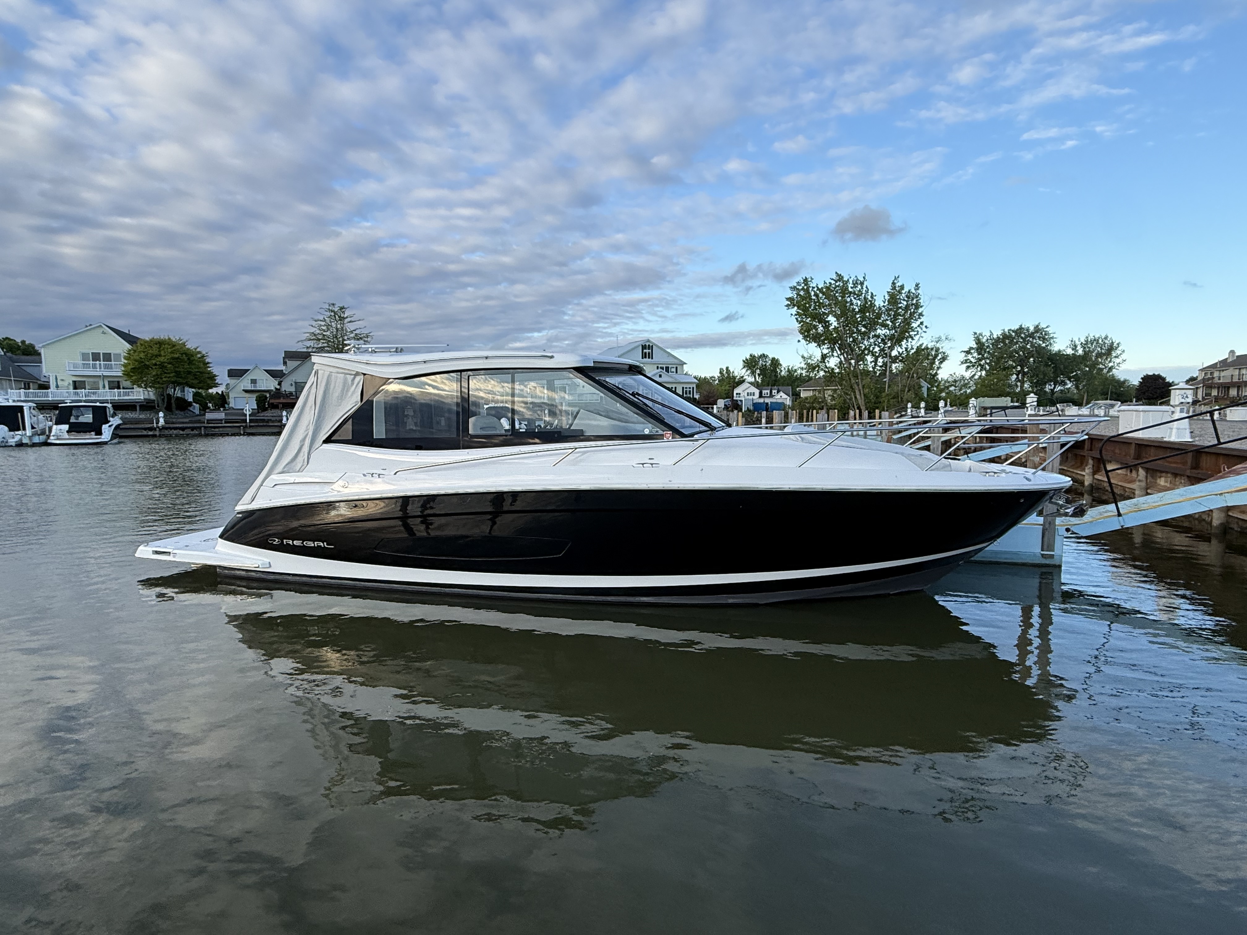 2022 Regal 36 Grande Coupe in marblehead OH