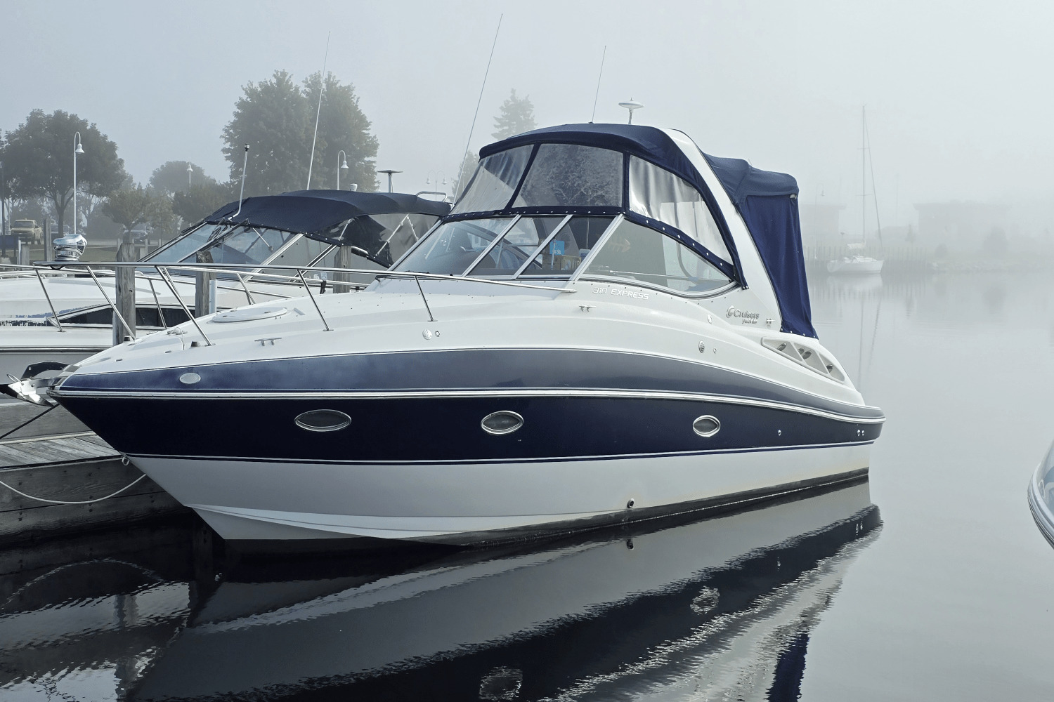2014 Cruisers Yachts 310 EXPRESS in sturgeon bay WI
