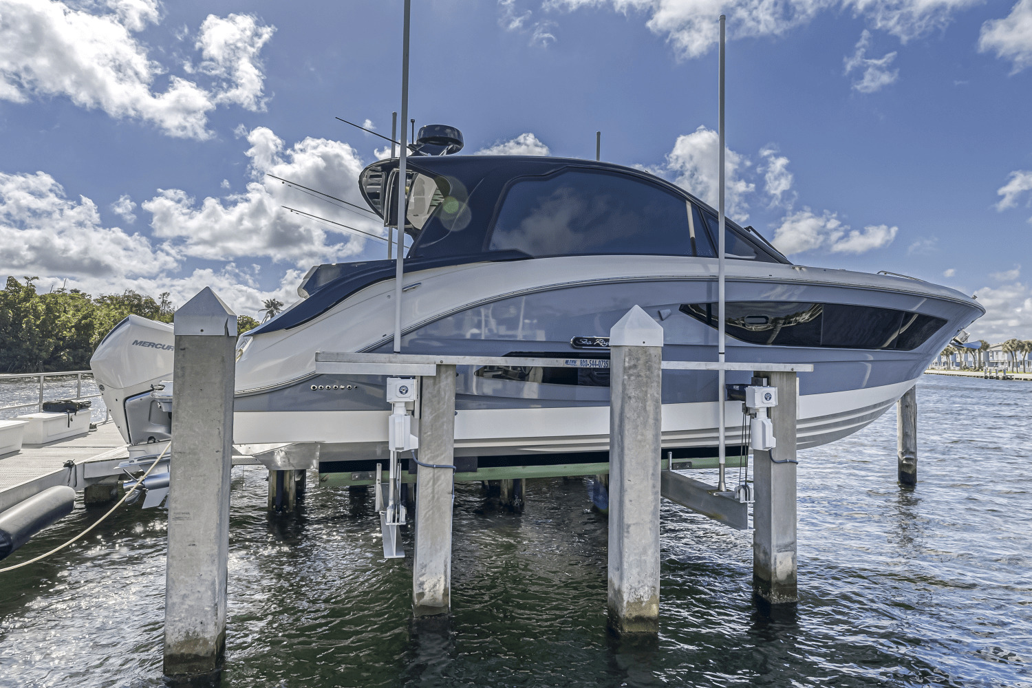 2022 Sea Ray 370 SUNDANCER OUTBOARD 390 in stuart FL