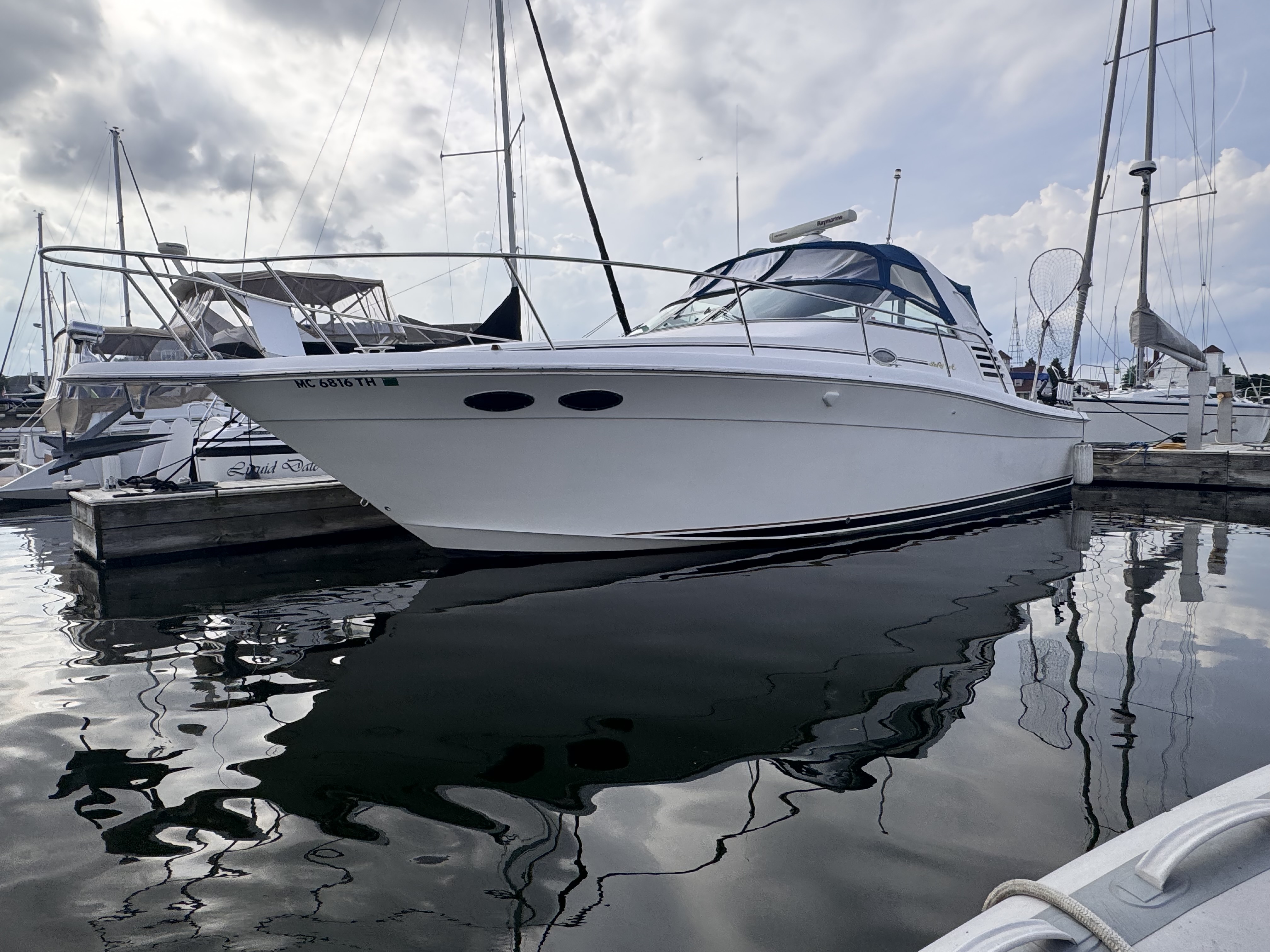 1997 Sea Ray 330 EXPRESS CRUISER in pewaukee WI