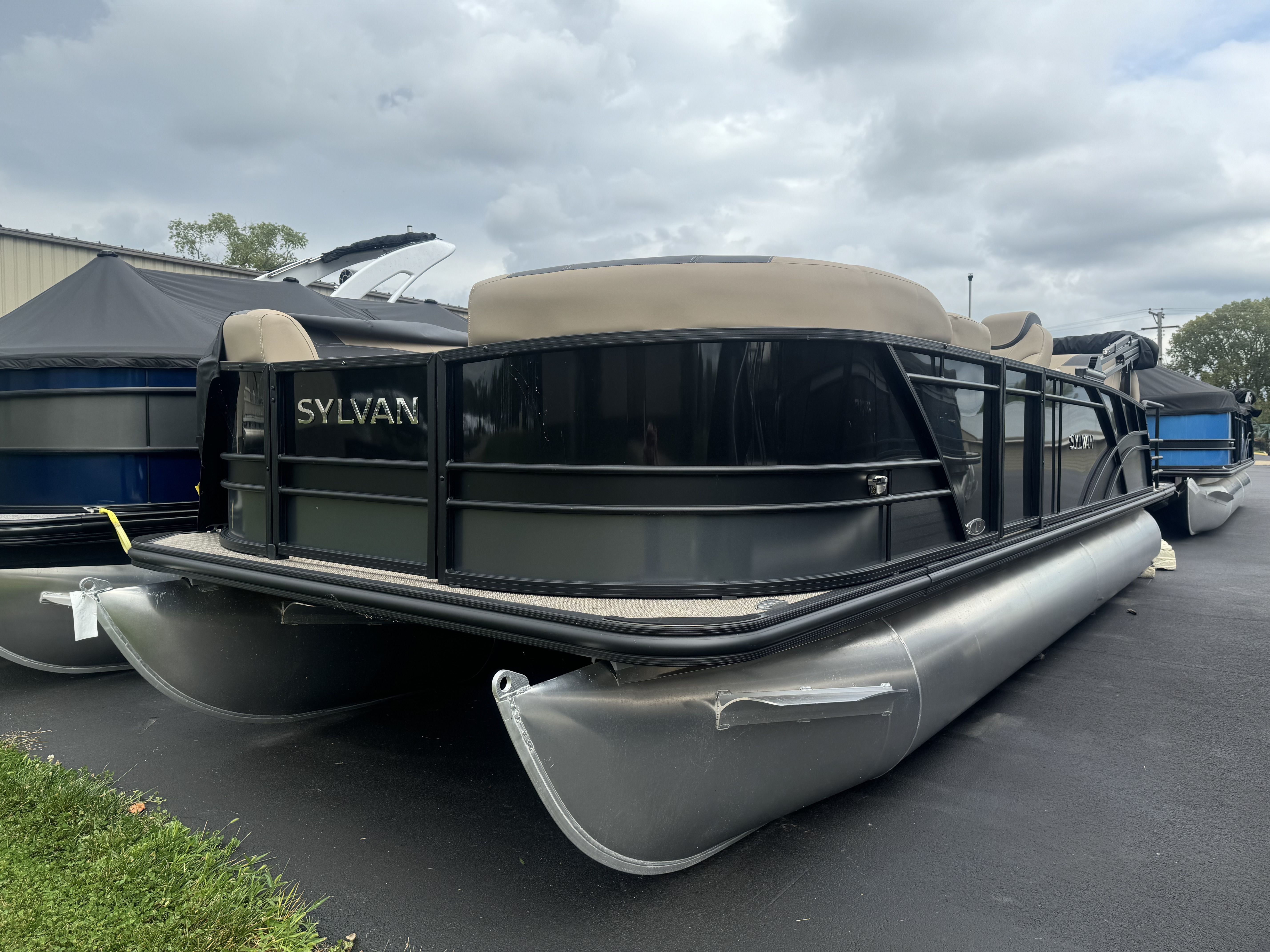 2024 Sylvan L-3 CLZ in antioch IL