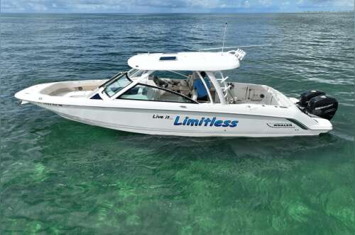 2017 Boston Whaler 320 VANTAGE in marathon FL