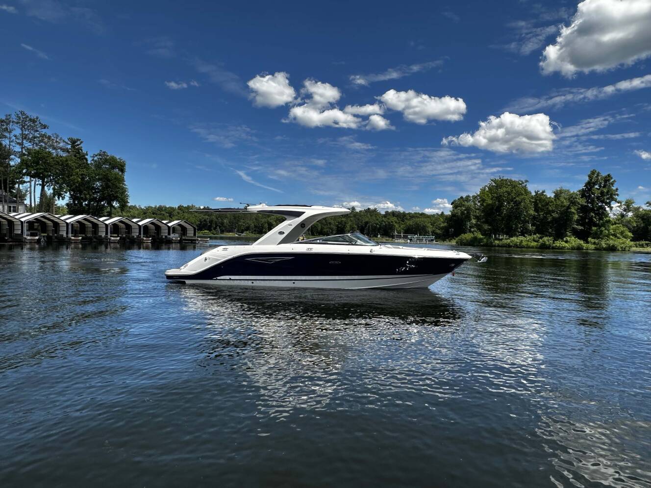 A photo of this 2026 Sea Ray SLX 310