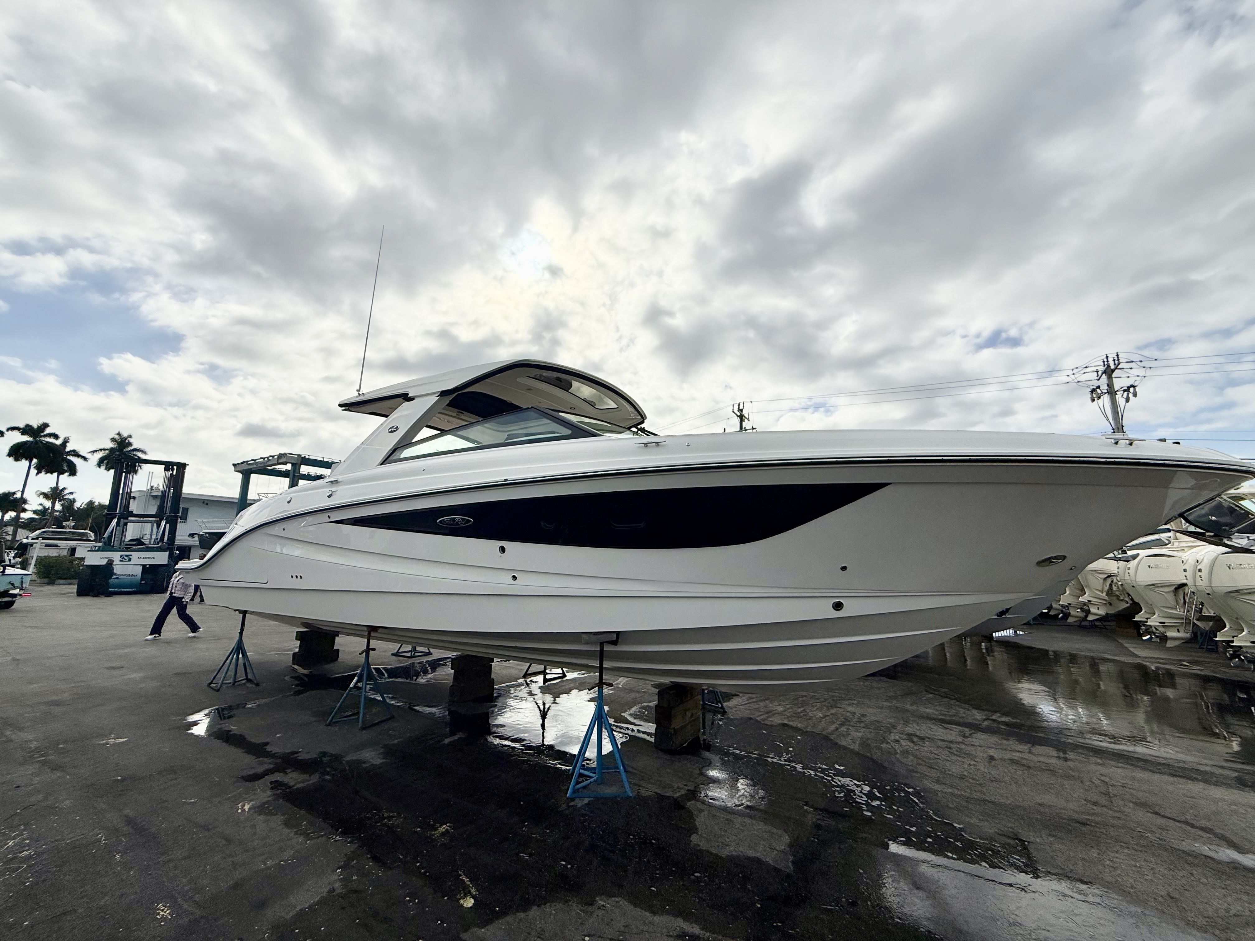 2026 Sea Ray SLX 400 Outboard Bowrider Boat boat