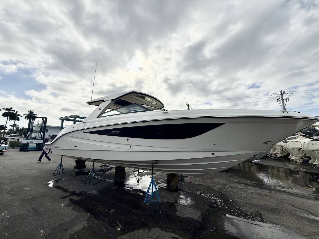 A photo of this 2026 Sea Ray SLX 400 Outboard