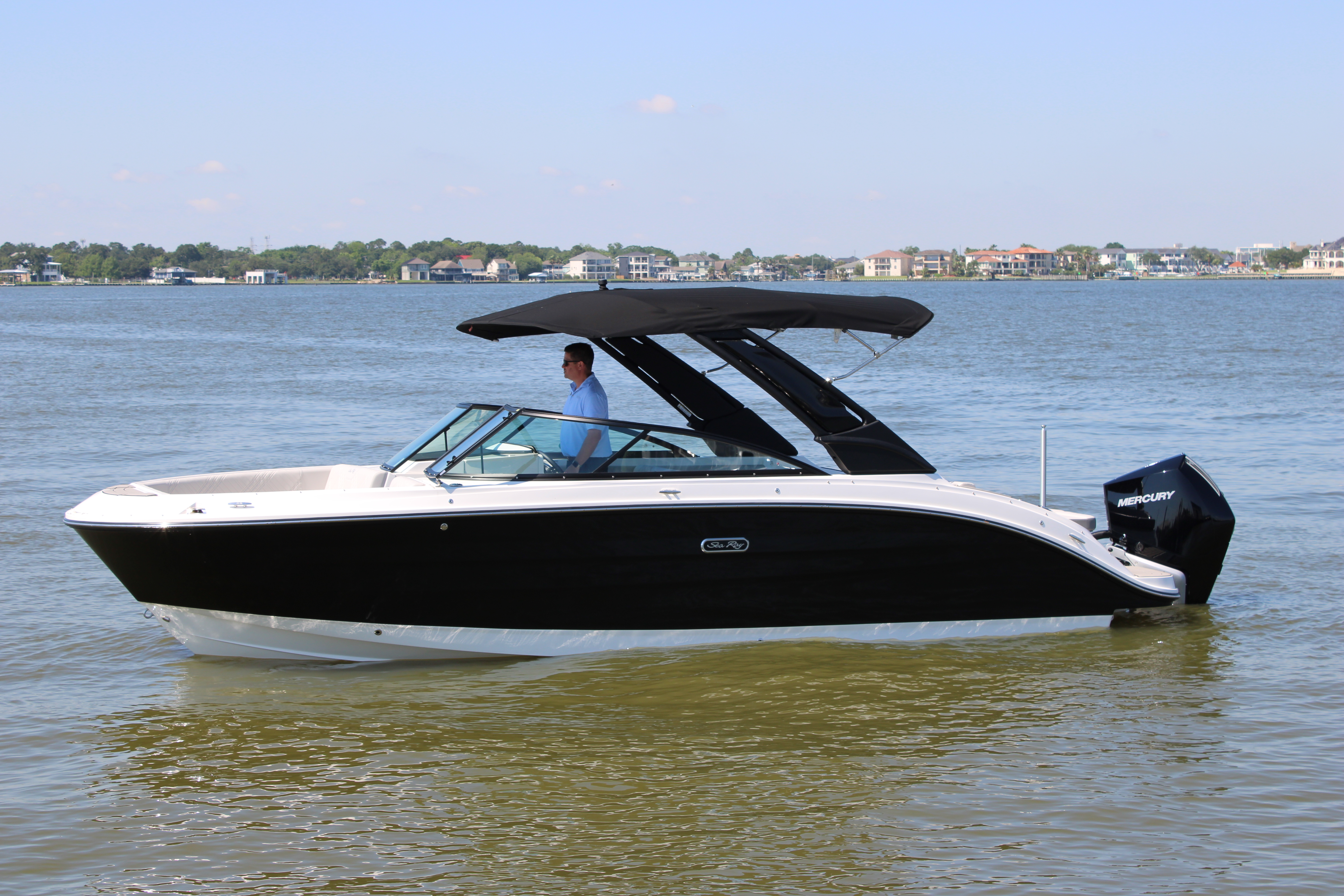 2026 Sea Ray SDX 250 Outboard Runabout Boat boat