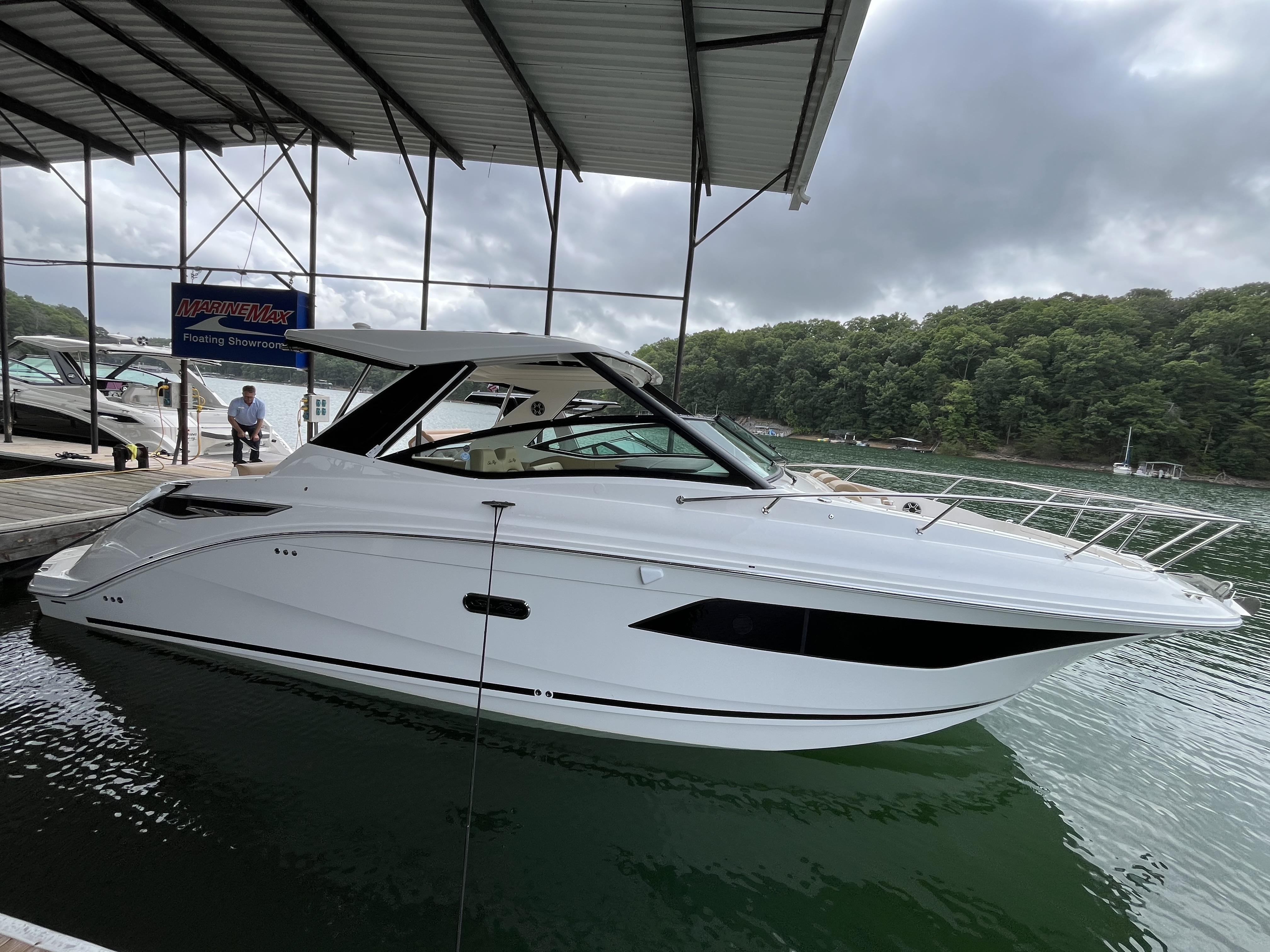 2026 Sea Ray Sundancer 320 Sport Cruiser Boat boat