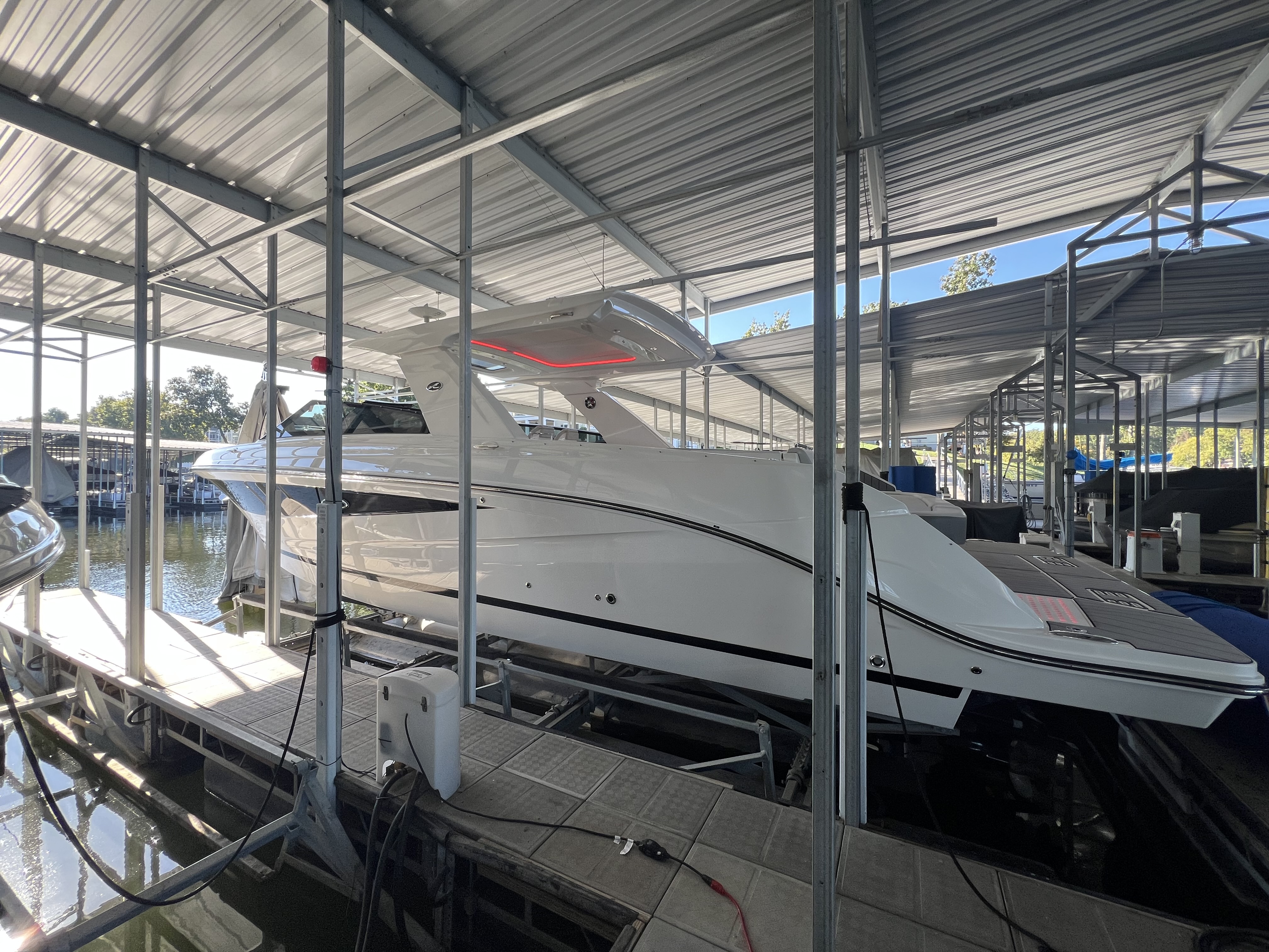 2022 Sea Ray 400 SLX W 230 in lake ozark MO