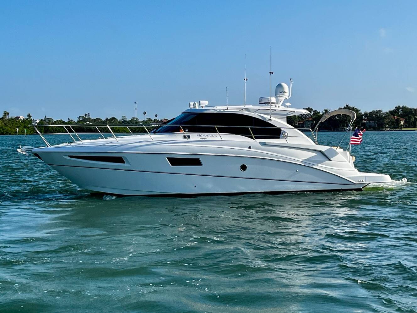 A photo of this 2015 Cruisers Yachts 41 CANTIUS