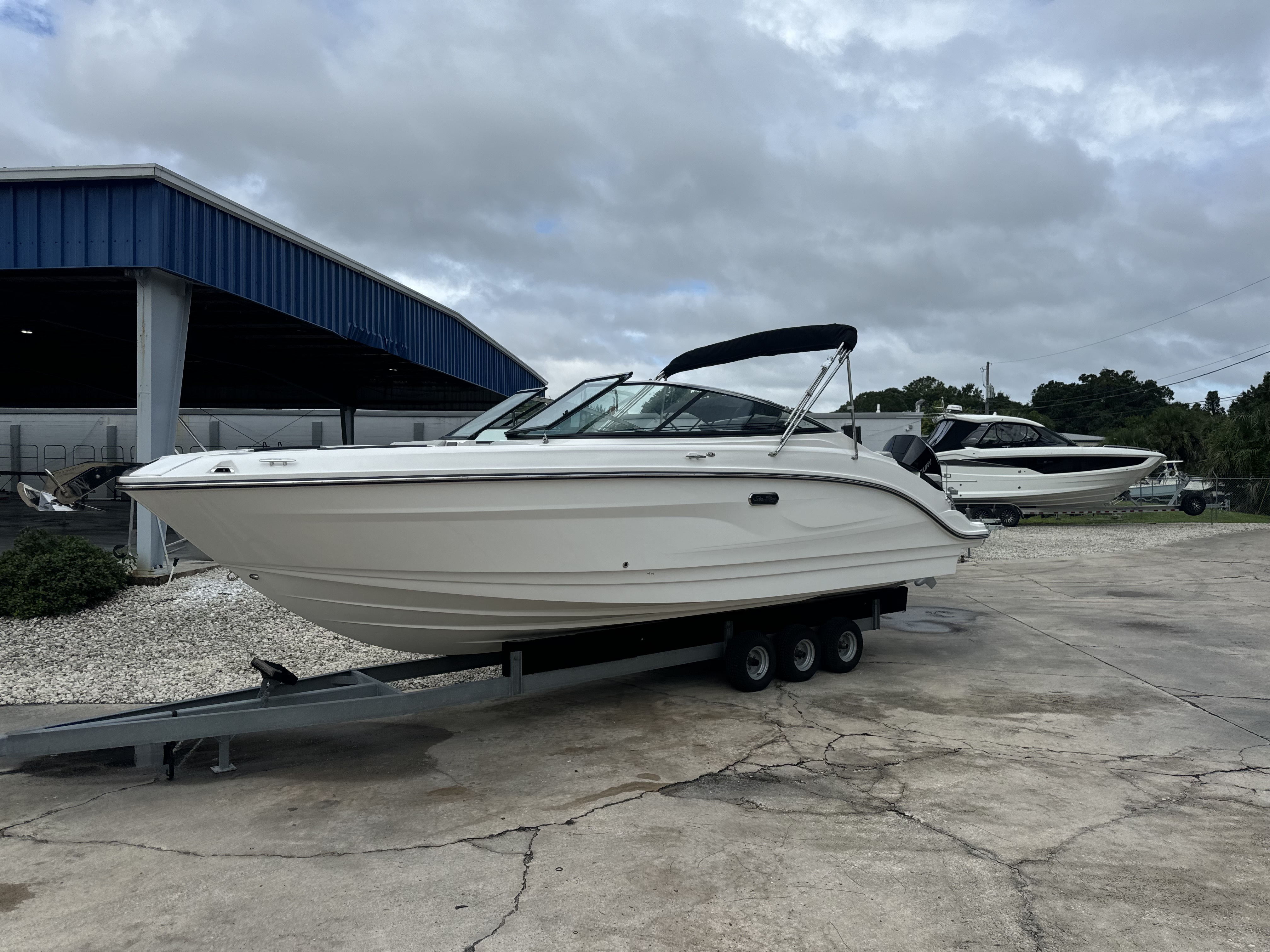 2026 Sea Ray SLX 260 Outboard Runabout Boat boat