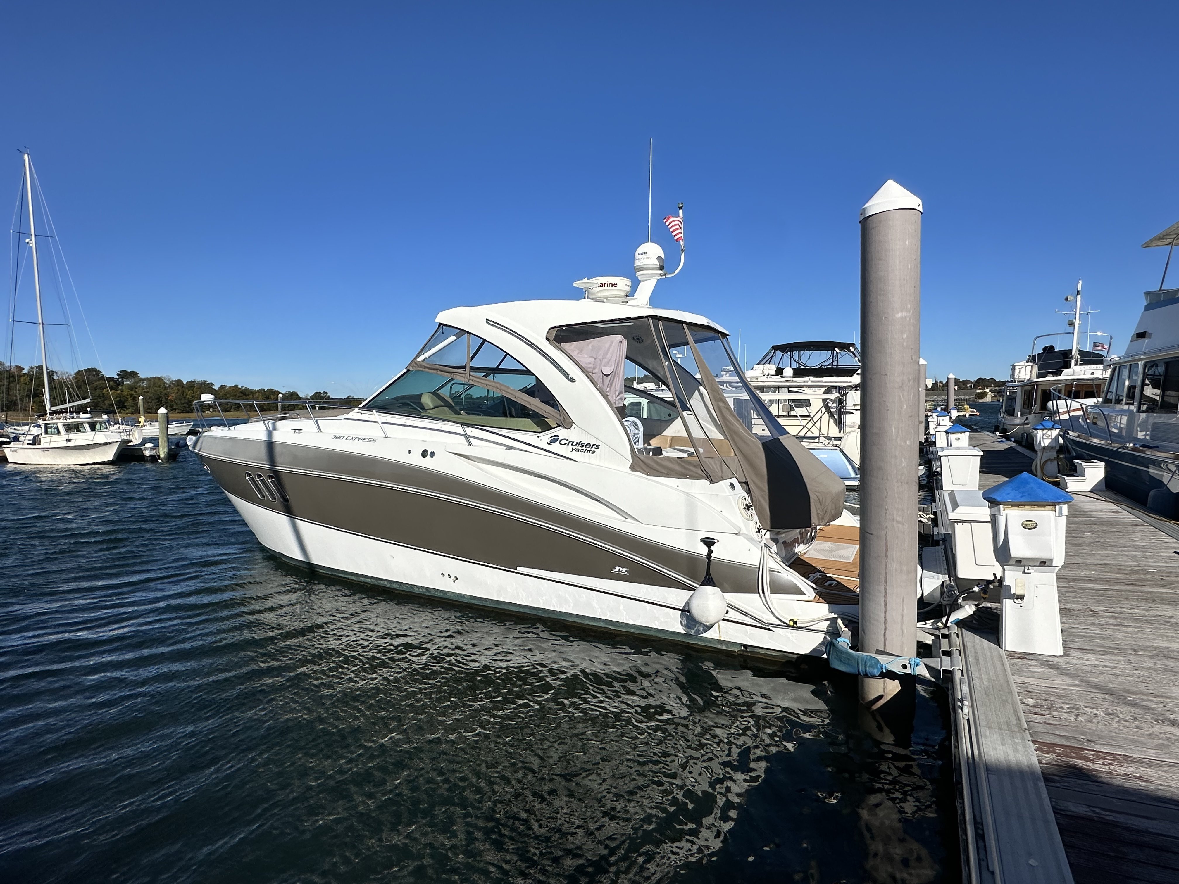 2014 Cruisers Yachts 380 EXPRESS in danvers MA