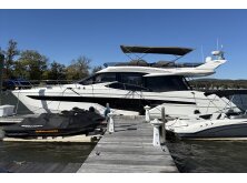 4 Versatile Flybridge Boats Under 40 Feet image