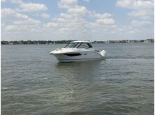 Sea Ray SLX 360 Preview image