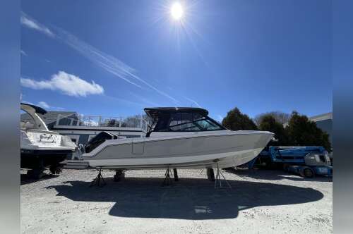 2026 Boston Whaler 330 Vantage 320 in wakefield RI