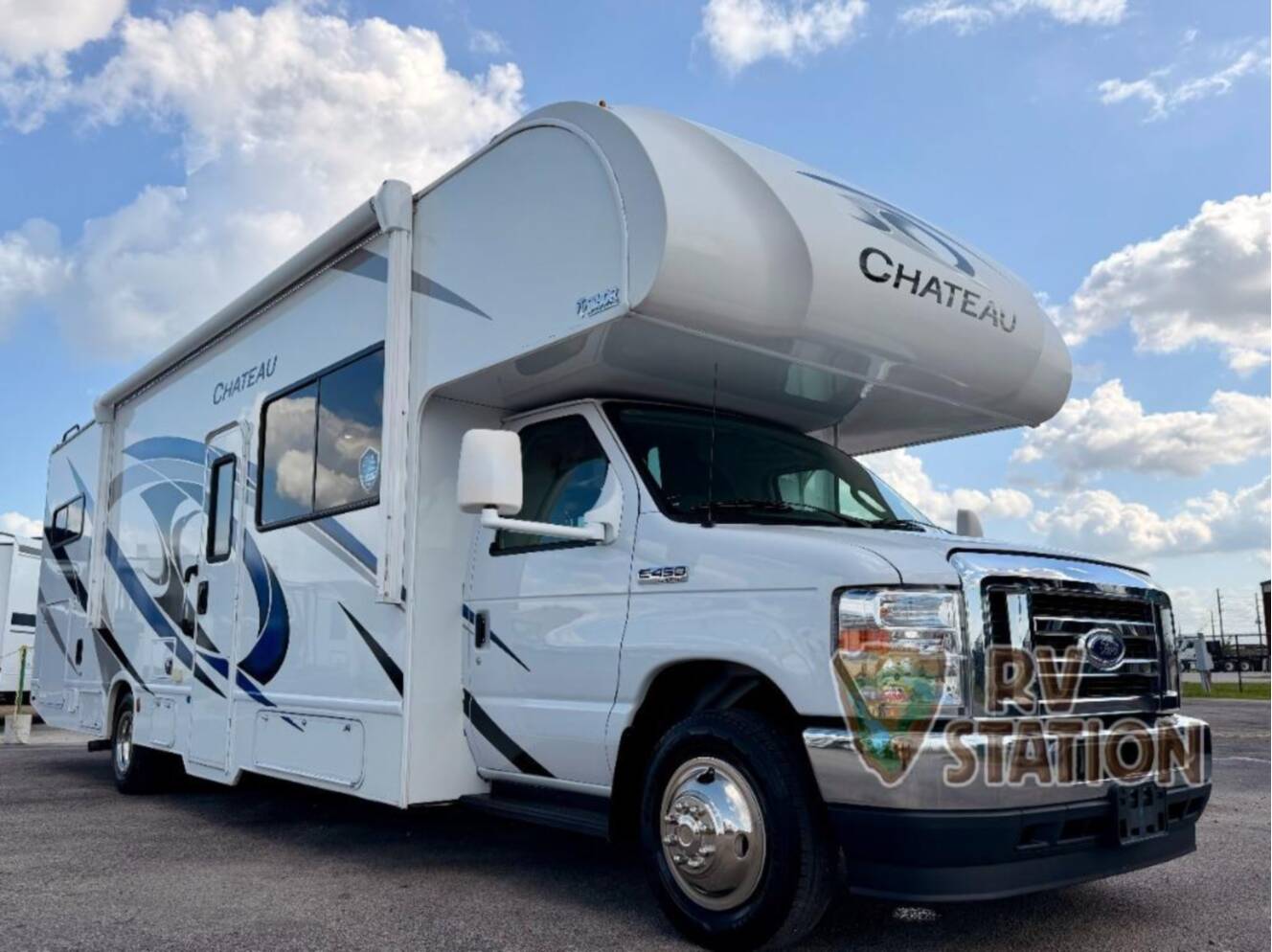 A photo of this 2023 Thor Motor Coach Chateau 31EV