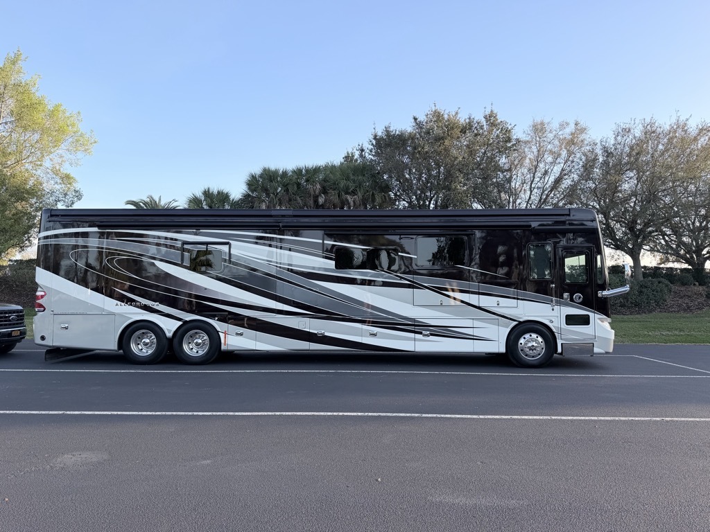2017 Tiffin Motorhomes ALLEGRO BUS 450 P Class A Diesel Motorhome - Diesel Pusher RV