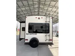 2016 FOREST RIVER ROCKWOOD ULTRA LITE 2440WS