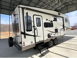 2016 FOREST RIVER ROCKWOOD ULTRA LITE 2440WS