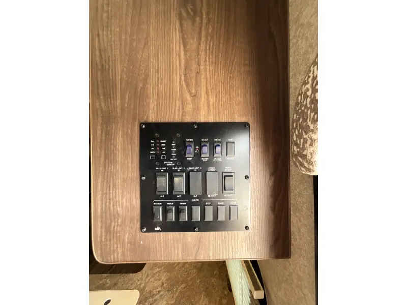 2016 FOREST RIVER ROCKWOOD ULTRA LITE 2440WS