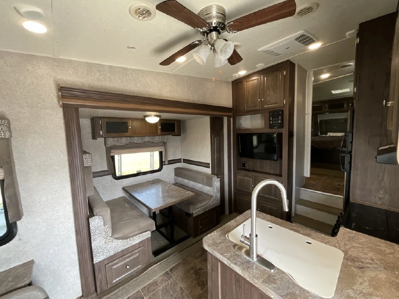 2016 FOREST RIVER ROCKWOOD ULTRA LITE 2440WS