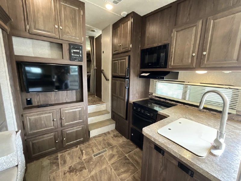 2016 FOREST RIVER ROCKWOOD ULTRA LITE 2440WS
