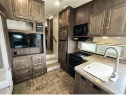 2016 FOREST RIVER ROCKWOOD ULTRA LITE 2440WS