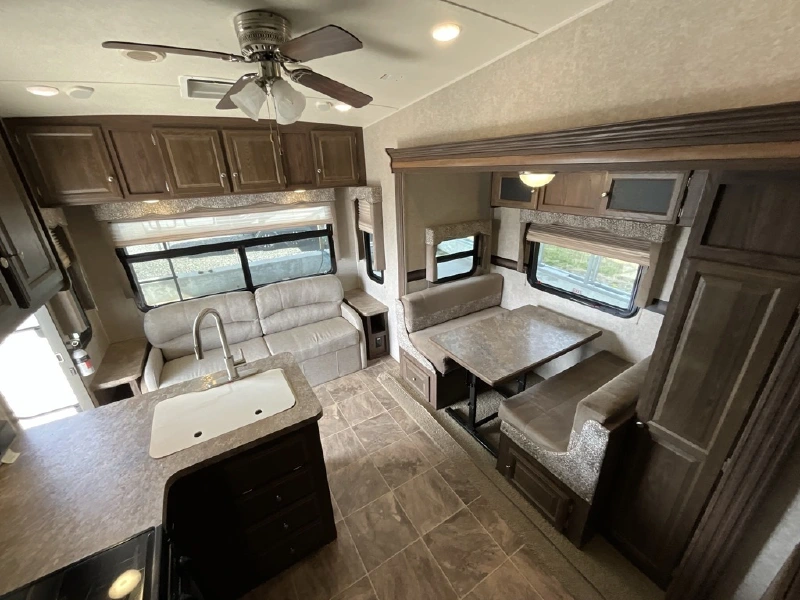 2016 FOREST RIVER ROCKWOOD ULTRA LITE 2440WS