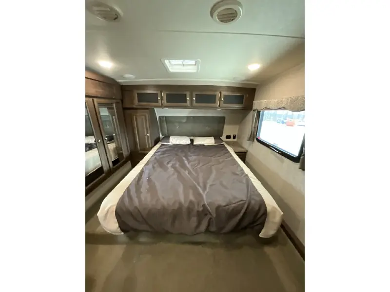 2016 FOREST RIVER ROCKWOOD ULTRA LITE 2440WS