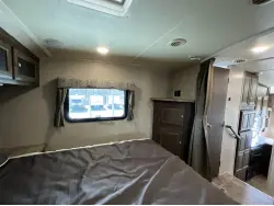 2016 FOREST RIVER ROCKWOOD ULTRA LITE 2440WS