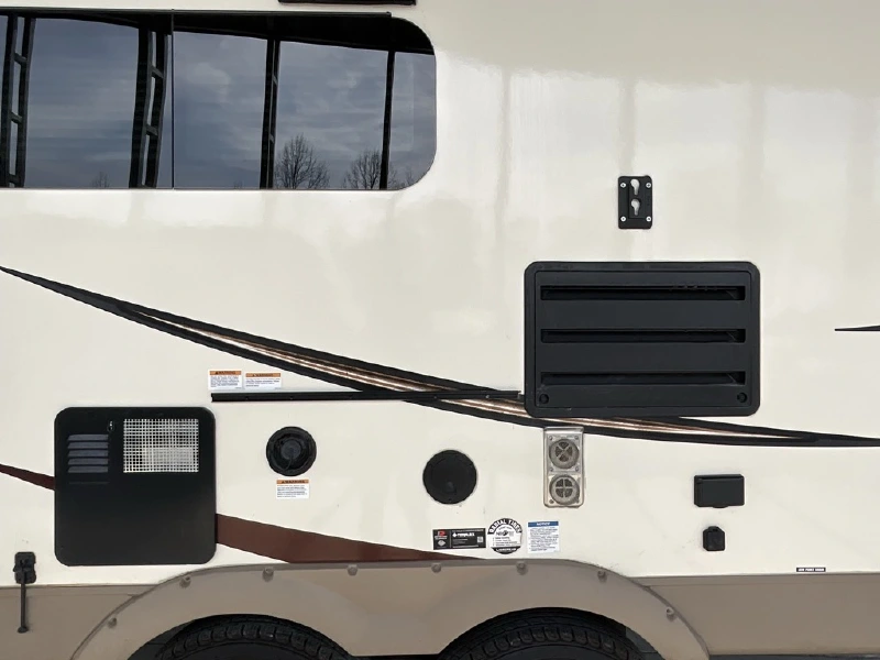 2016 FOREST RIVER ROCKWOOD ULTRA LITE 2440WS