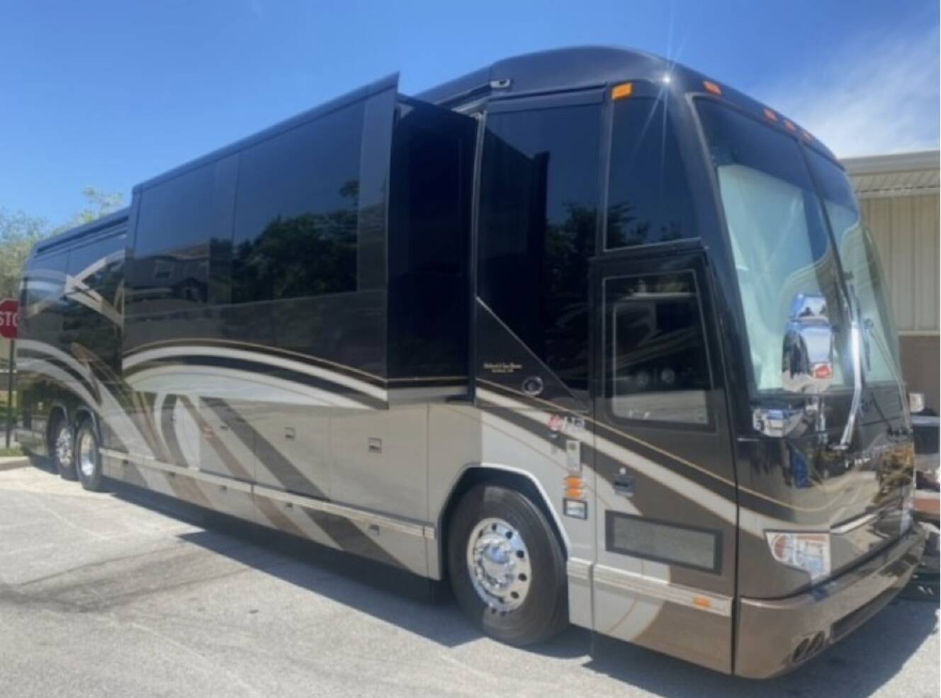 A photo of this 2012 Featherlite Coaches VANTARE H3-45