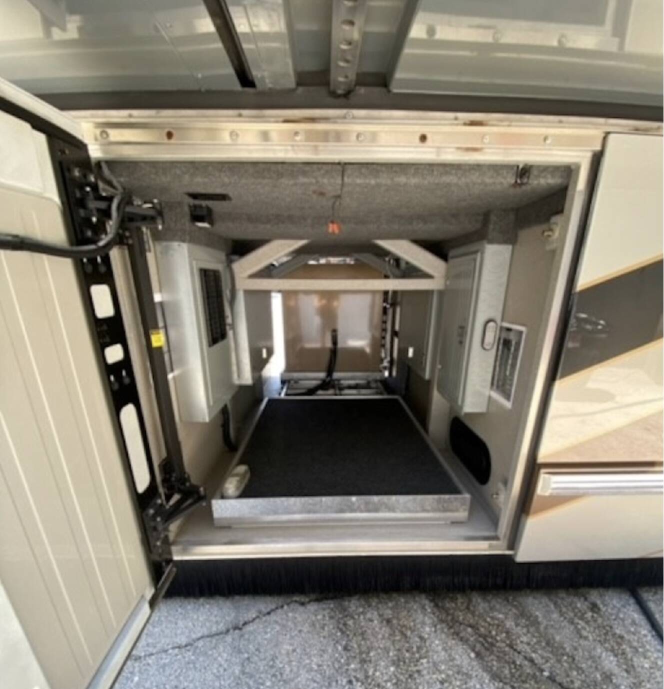 A photo of this 2012 Featherlite Coaches VANTARE H3-45