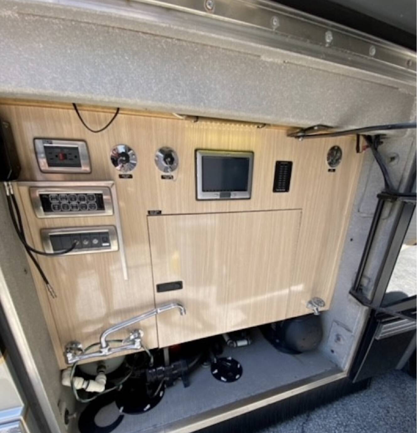 A photo of this 2012 Featherlite Coaches VANTARE H3-45
