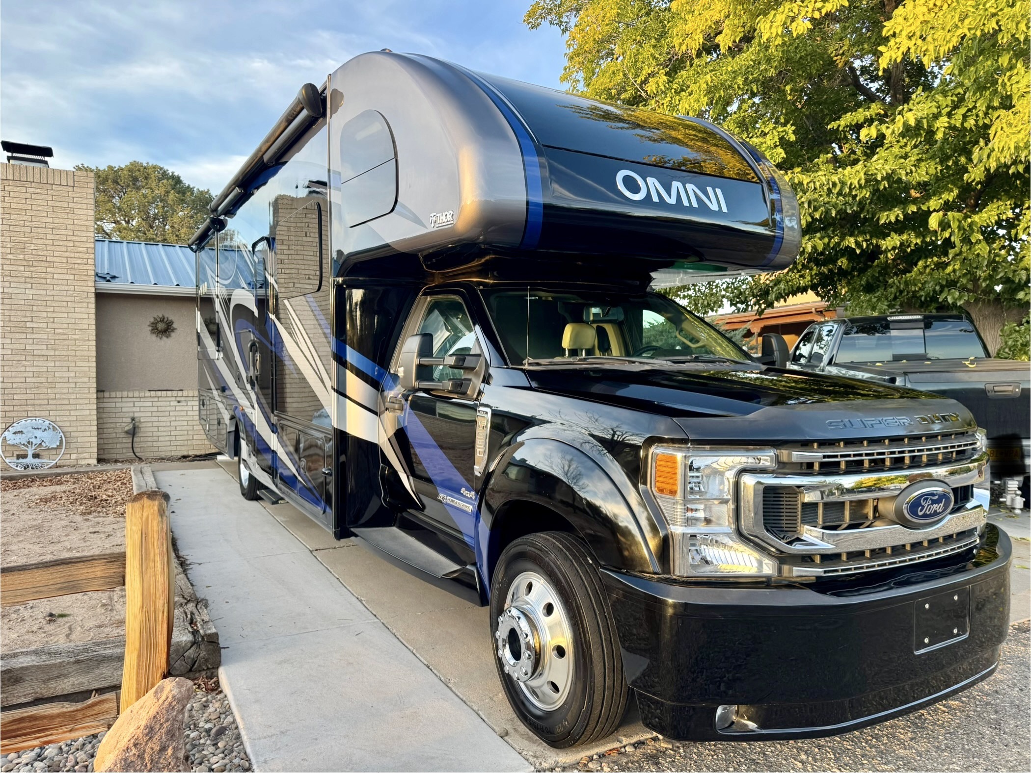 2022 Thor Motor Coach OMNI SUPER C XG32 RV