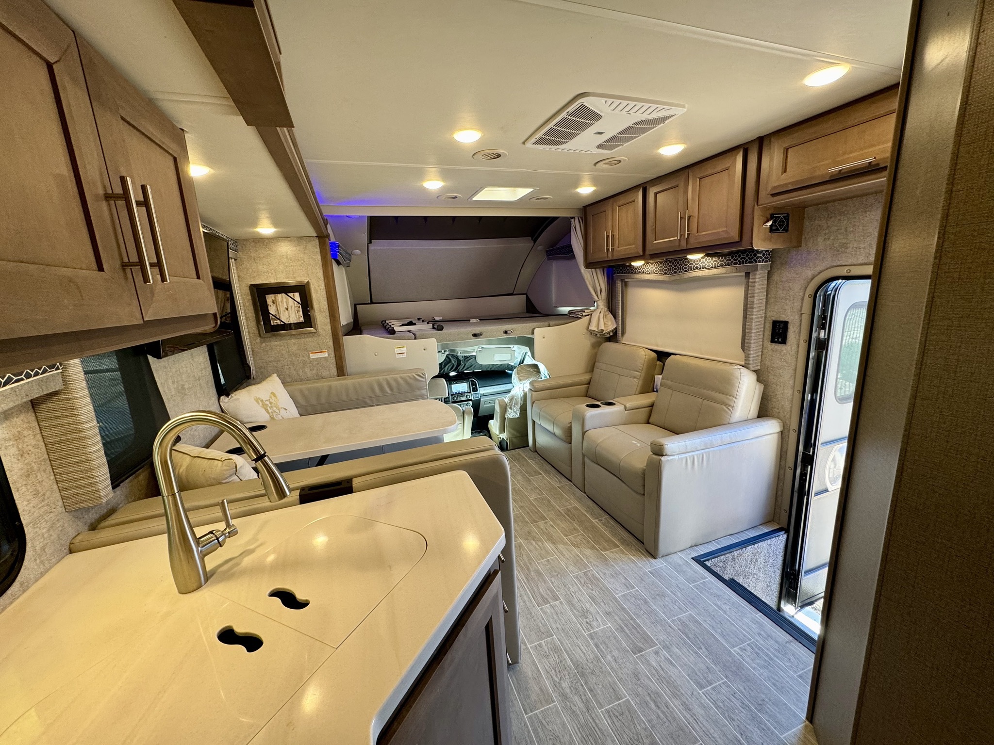 2022 Thor Motor Coach OMNI SUPER C XG32 in rio rancho NM