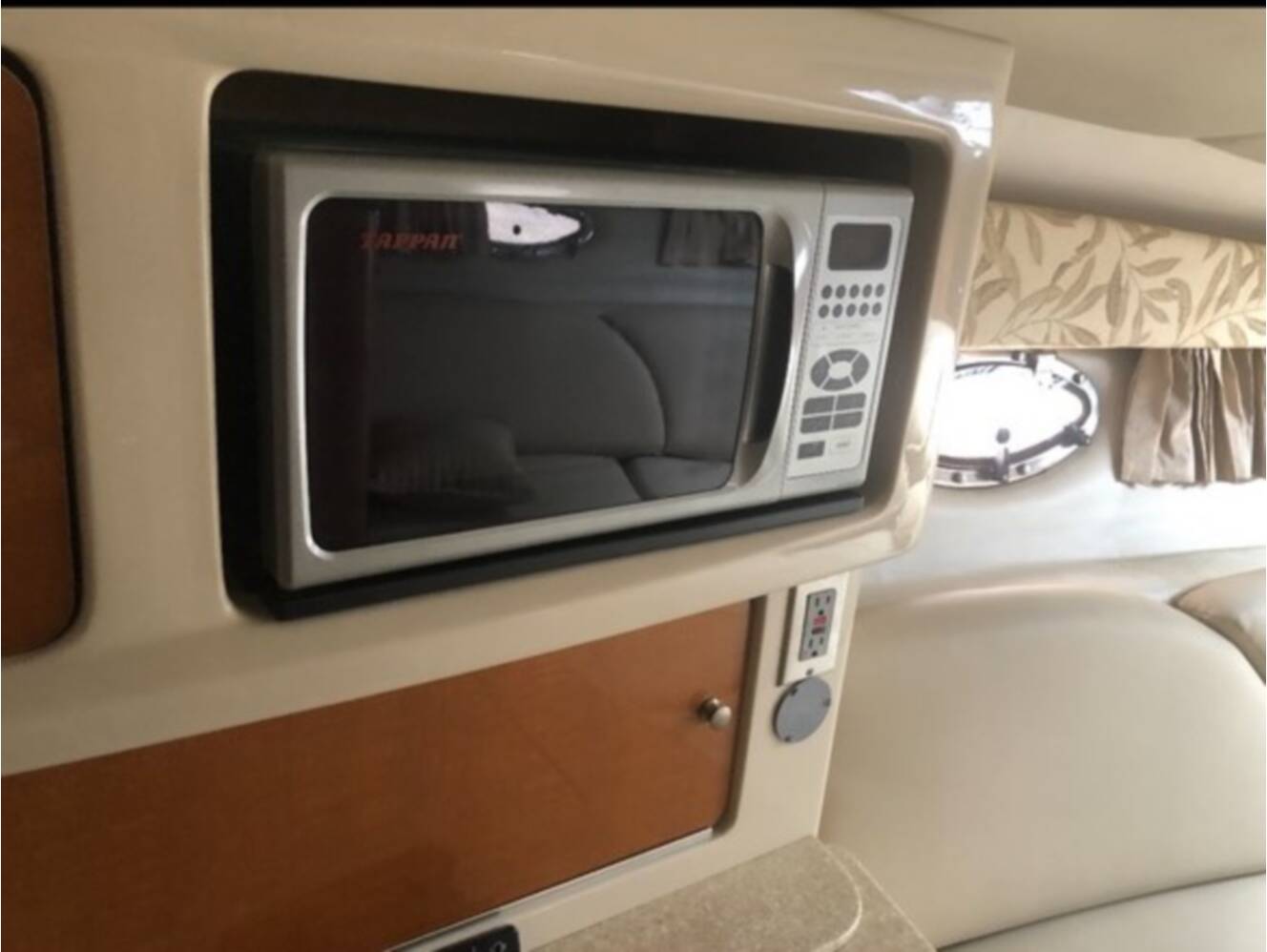 A photo of this 2008 Chaparral 270 SIGNATURE