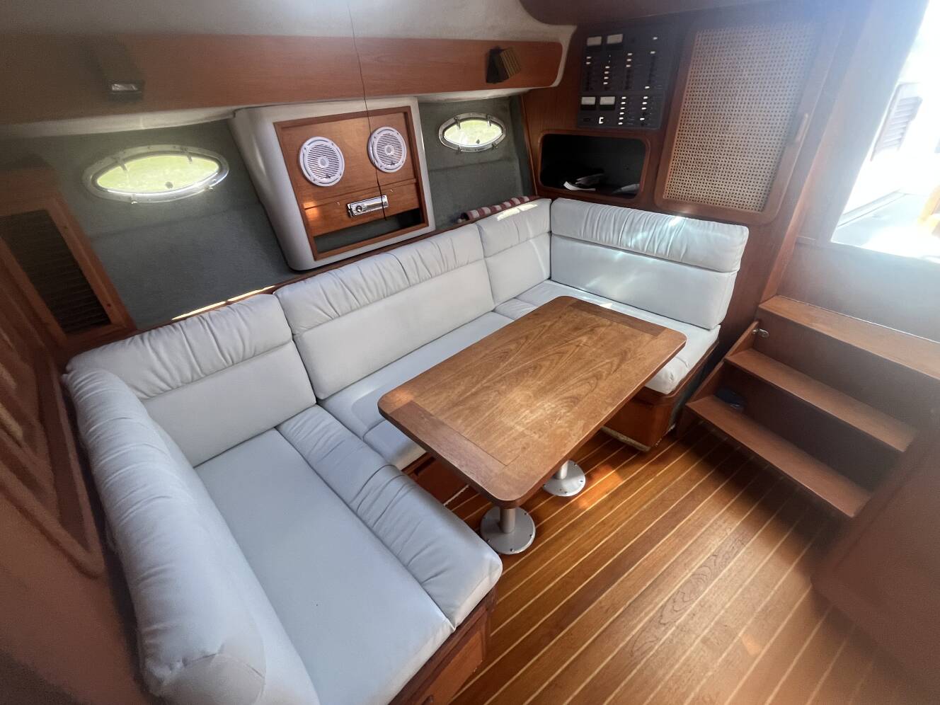 A photo of this 1987 Tiara 3100 Open