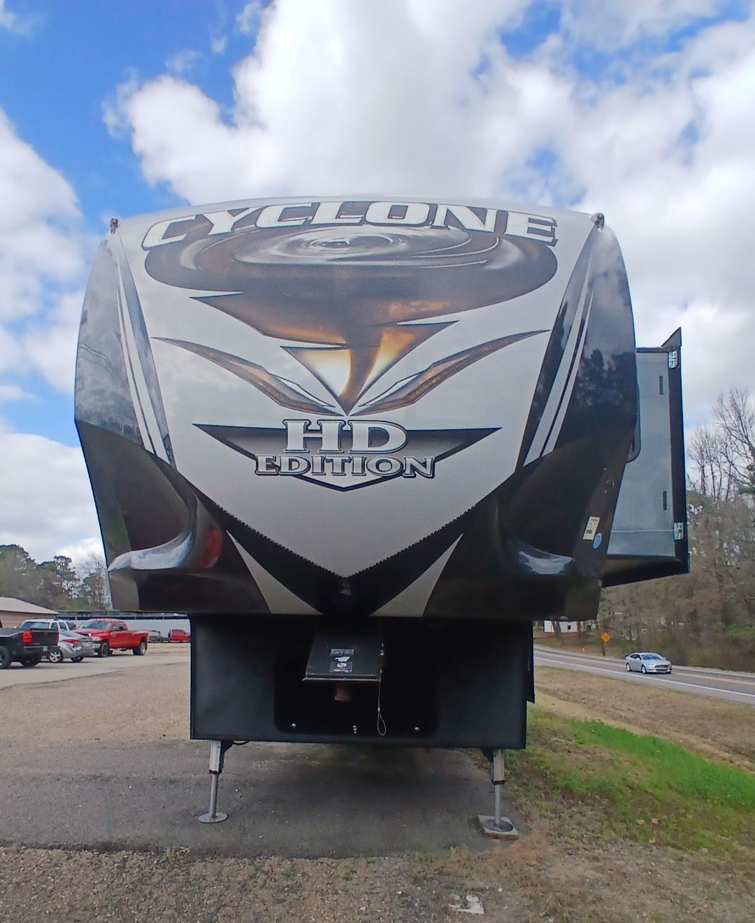2017 Heartland CYCLONE 4200 in de queen AR
