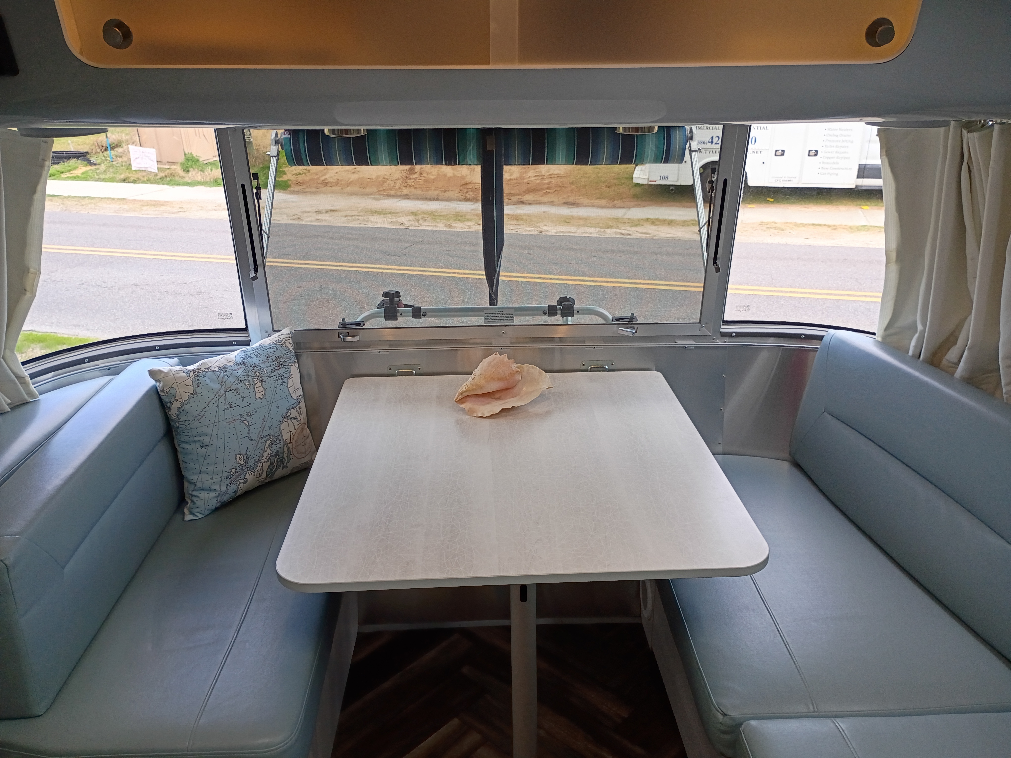 2022 Airstream INTERNATIONAL 25FB TWIN in edgewater FL