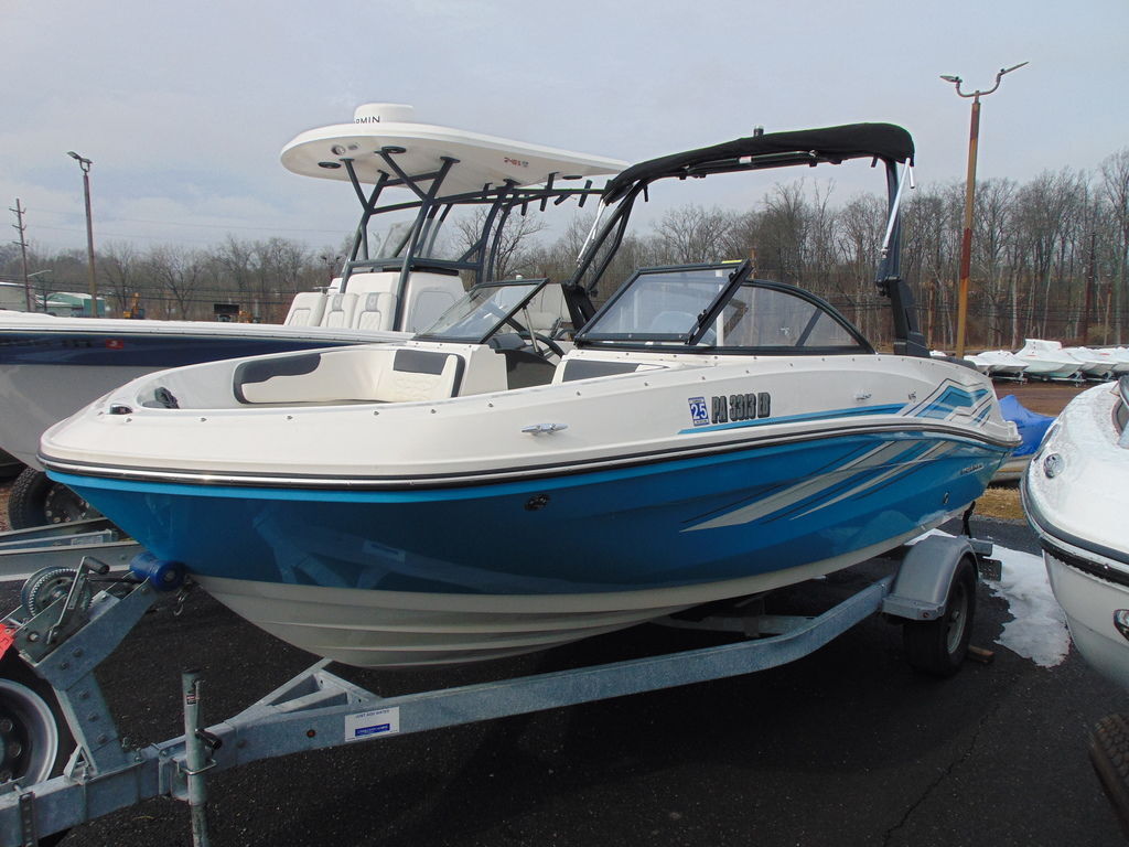 2021 Bayliner VR5 Bowrider NAN in quakertown PA