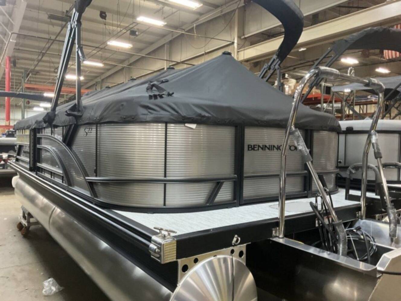 A photo of this 2026 Bennington S Quad Bench 22 SSR